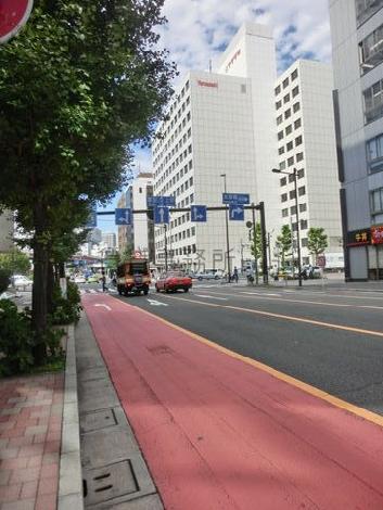 大通り沿いに面しています