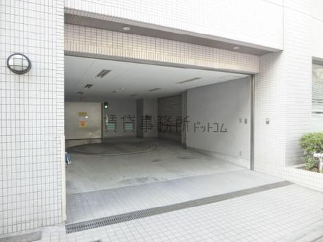 機械式駐車場前