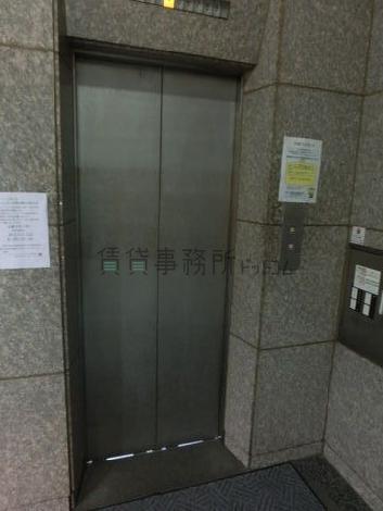 エントランスの左側にあります