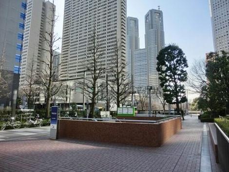 京王プラザ側です