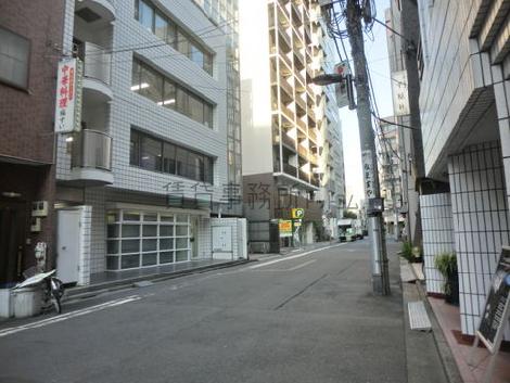 オフィスビルが建ち並びます