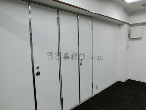 サンブリヂ小川町ビルの室内
