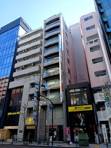 御苑スカイビルの外観写真