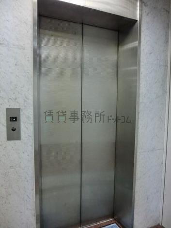 シンプルなエレベーターです