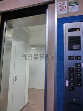 一般的なエレベーターです