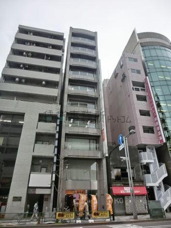 細長い外観です