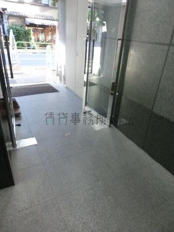 綺麗な正面玄関