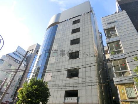 グレーの落ち着きのある外観
