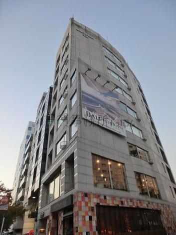 角地にあるため、大変目立ちます