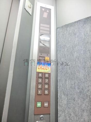 エレベーターの操作盤