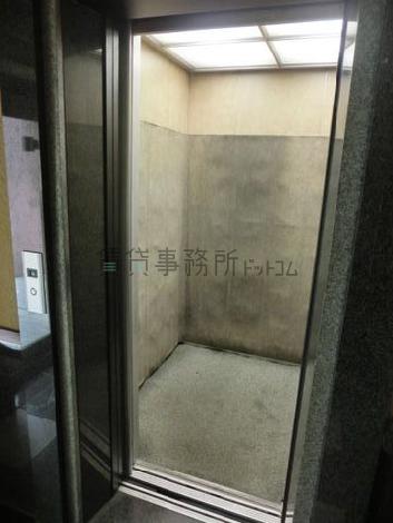 少し大きめ11人乗りです