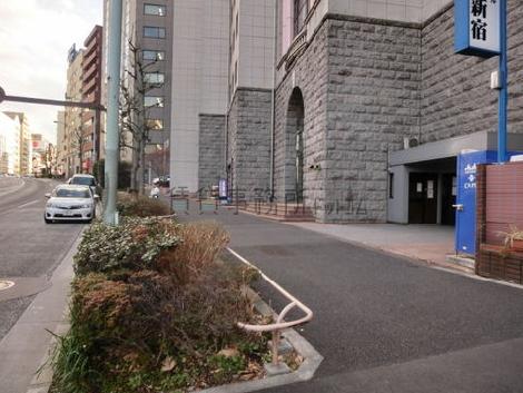 ビル前の歩道です
