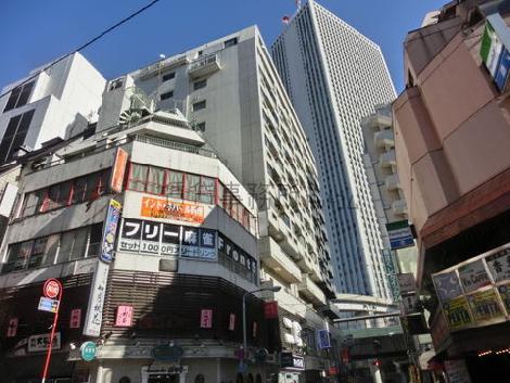 サンシャインがすぐ奥に見えます