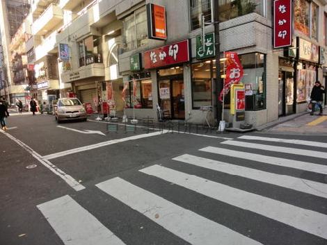 正面玄関側の通りです