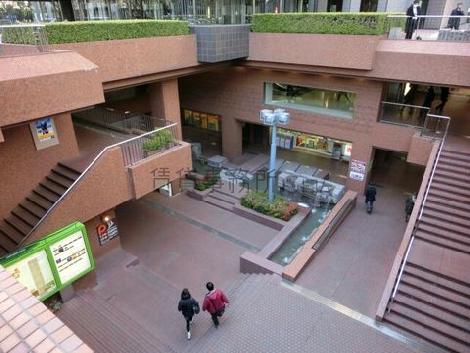 地下の店舗部分です