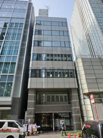 ２階までの大きな柱が３階以上を支えている設計です