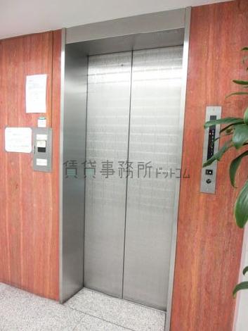 乗り場前