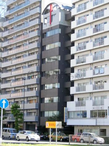 大部分は黒っぽい外観です