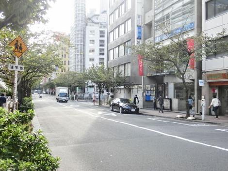 銀座一丁目駅へ連絡します