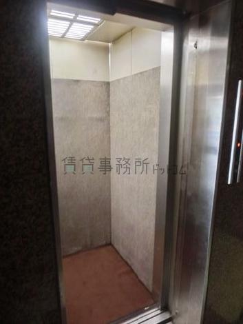 6人乗りエレベーターです