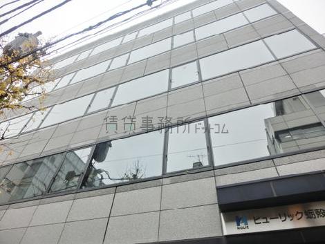 窓はカーテンウォールとなっております