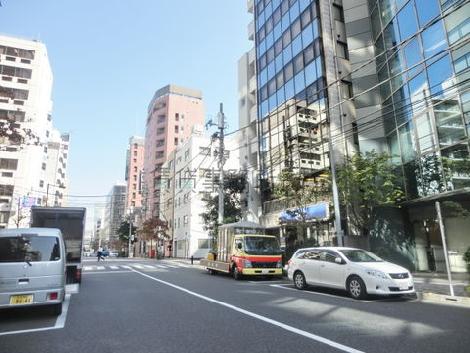 永代通りへ向かう公道です