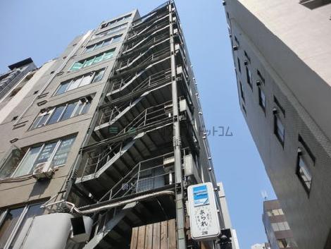 建物裏側　外階段です