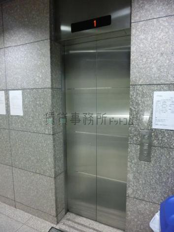 エレベーターが1基です