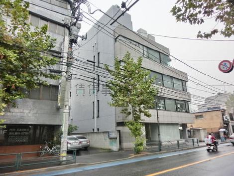両サイドとの建物とは間隔があります