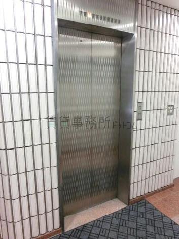 エントランス奥にあります