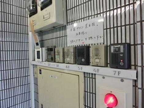 各階用に分かれたインターホンです