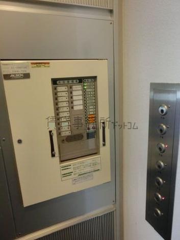 各階のエレベーター不停止キ―が設置されています