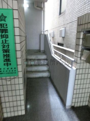 ビル外階段です