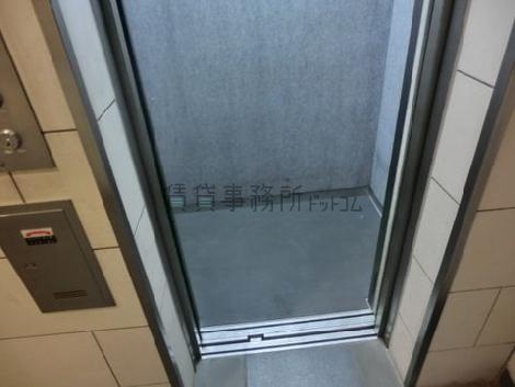 エレベーター内