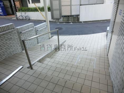 階段とスロープあり