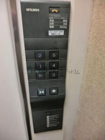エレベーターボタン