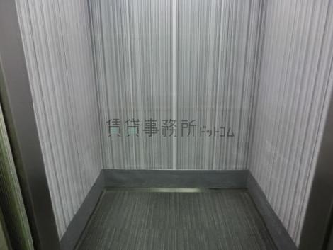 エレベーター内部の様子