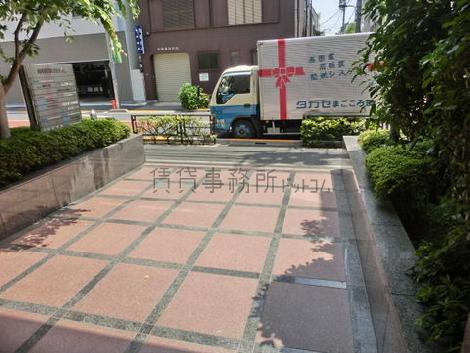 玄関前の敷地です