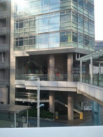 港南口から直通のエントランスです。