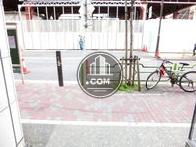 エントランス側から前面道路を撮影