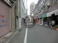 裏通りの立地です