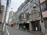 横に広がっています
