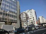 高層ビルが建ち並びます