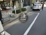 建物の目の前にコインパーキングがあります
