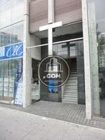 店舗用の入口が正面にあります