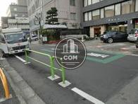 ビル前面道路です