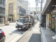 パーキングメーターのある通り
