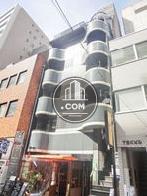 ７階建ての中低層ビルになります