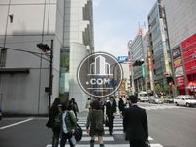 隣りは西武百貨店です