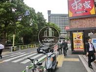 突き当たりはホテルオークラ東京です